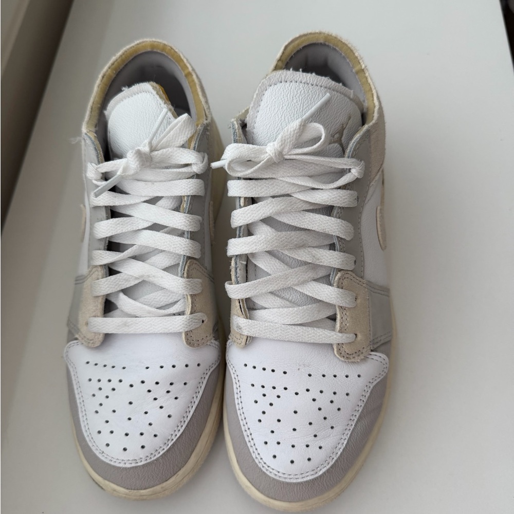 Nike Air Jordan 1 Low SE White Grey Beige Kids Size 5.5 Youth Sneakers